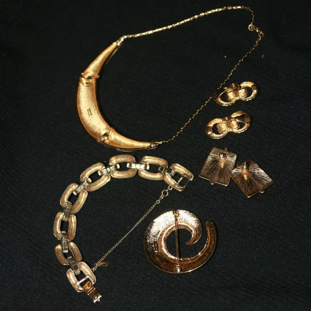 Monet jewelry set